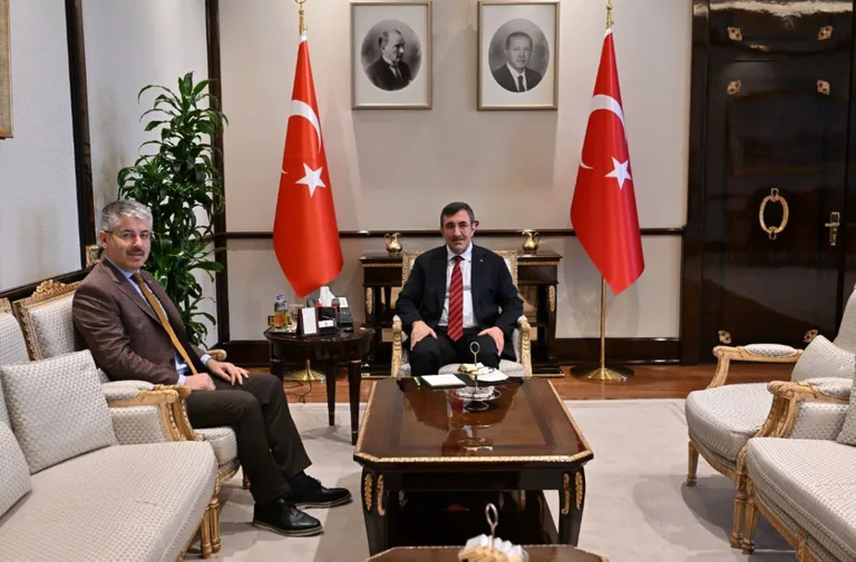 Vekil Çopuroğlu, tren hattı talebini Cumhurbaşkanı Yardımcısı Yılmaz'a iletti — haber görseli