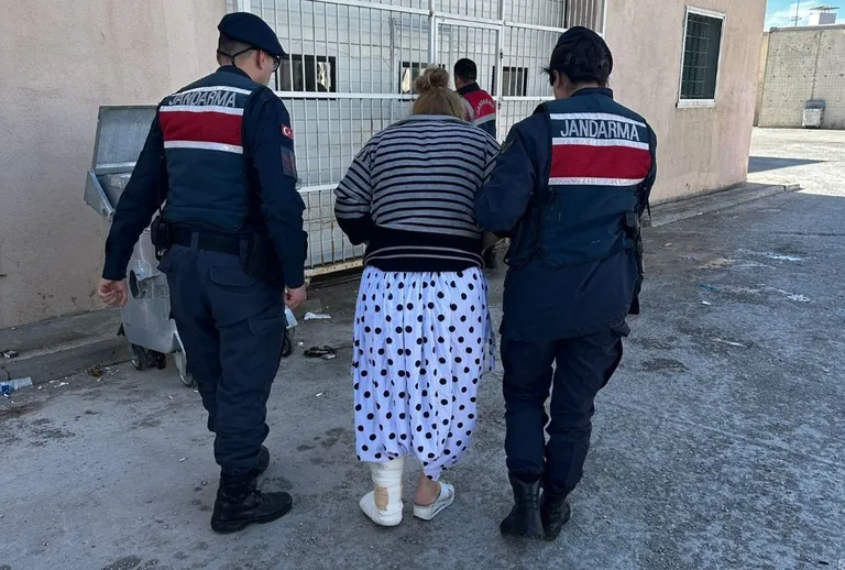 Kaçış Planı Balkonda Son Buldu: 26 Yıl Hapis Cezası Bulunan Kadın Yakalandı — haber görseli