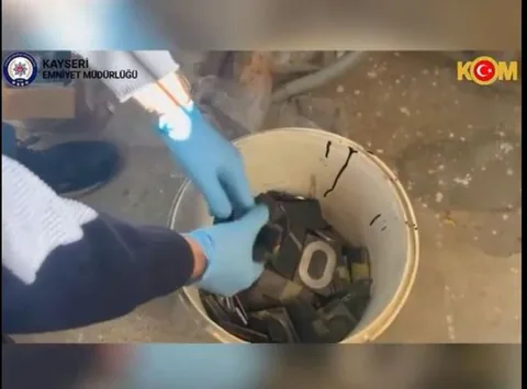 Kayseri’de Sahte Plaka İmalathanesi Çökertildi! 2 Şüpheli Suçüstü Yakalandı — haber görseli