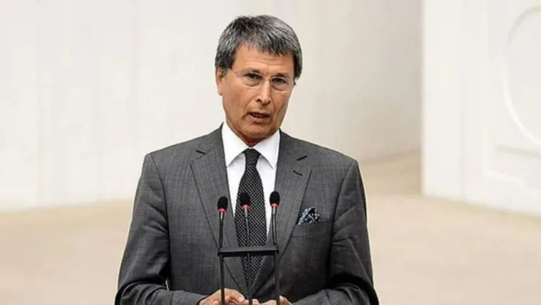 Yusuf Halaçoğlu, Siyaset Sahnesine Geri Dönüyor! Halaçoğlu, KUTLU Partisini Kurdu — haber görseli