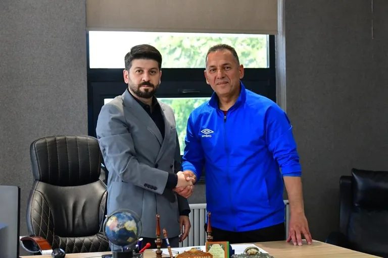Kocasinan Şimşekspor teknik heyetini açıkladı: Rasim Aykurt dönemi başladı — haber görseli
