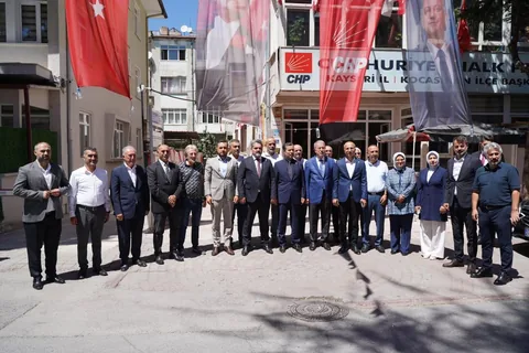 Kayseri'de Siyasetin İki Kutbu Bir Arada! AK Parti Heyetinden CHP Kayseri İl Başkanlığına Sürpriz Ziyaret — haber görseli