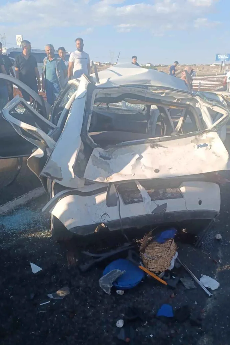 İki Aracın Çarpışması Sonucu Meydana Gelen Kazada, Aynı Aileden 4 Kişi Yaralandı — haber görseli