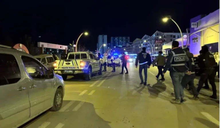 Kırıkkale’de Polisi Bıçaklayan Şüphelilerden 2’si Tutuklandı — haber görseli