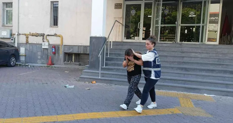 Hakkında Kesinleşmiş 54 Yıl 7 Ay Hapis Cezası Bulunan Kadın Tutuklandı — haber görseli