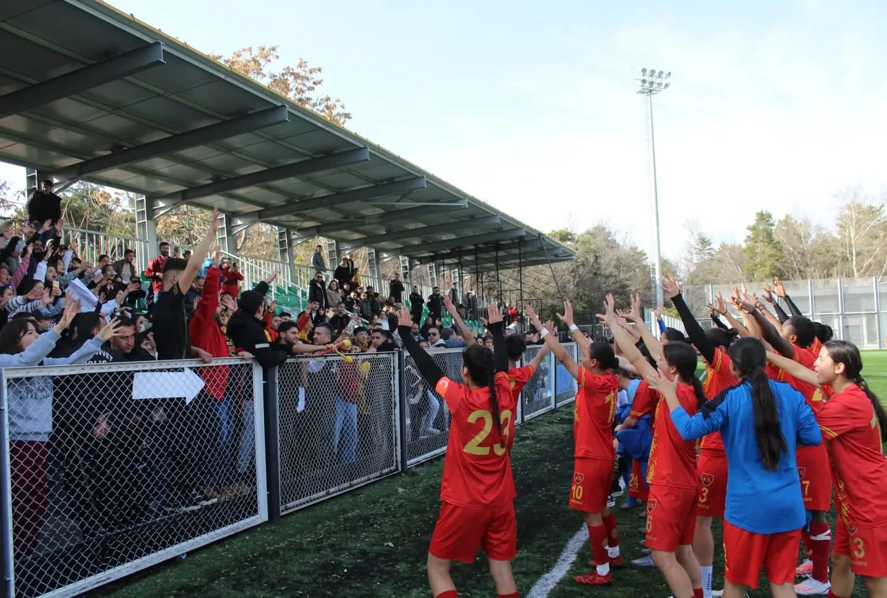Kayseri’nin Sultanları Süper Lig’de Gaziantep’e Gol Yağdırdı: 5-1 — haber görseli