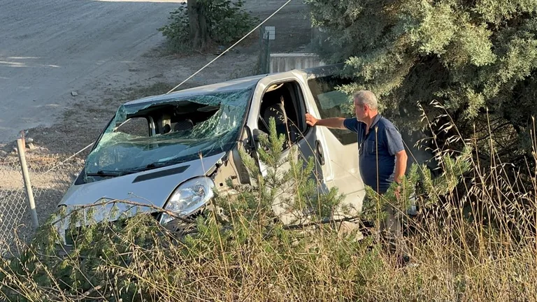 DÜZCE'DE MİNİBÜS ŞARAMPOLE UÇTU: 1 ÖLÜ 2 YARALI  — haber görseli