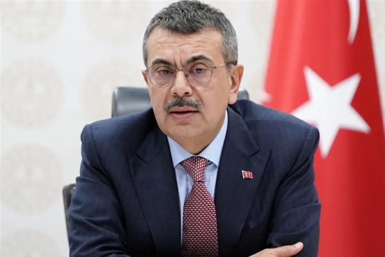 Yapay Zeka Destekli MEBİ Platformu Ortaokul Öğrencilerinin Erişimine Açıldı — haber görseli