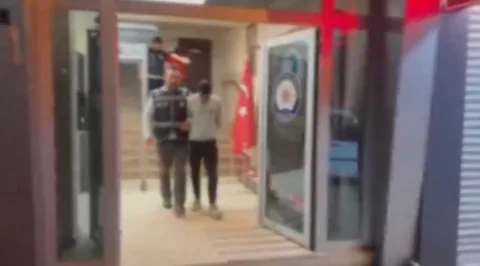 Akü Hırsızları Önce Kameraya Sonra Polise Yakalandı — haber görseli