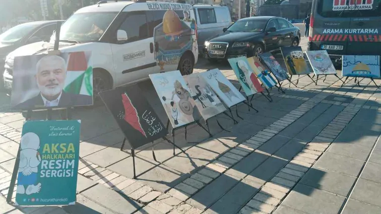 Cumhuriyet Meydanı’nda Filistin için resim sergisi açıldı — haber görseli