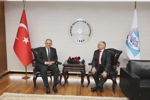 Bakan Özhaseki, Başkan Büyükkılıç’a hayırlı olsun ziyaretinde bulundu — haber görseli