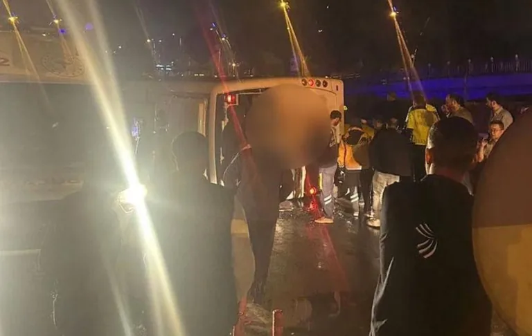 Kaygan Zemin Felakete Yol Açtı: OSB İşçilerini Taşıyan Midibüs Kazasında 9 Kişi Yaralandı — haber görseli