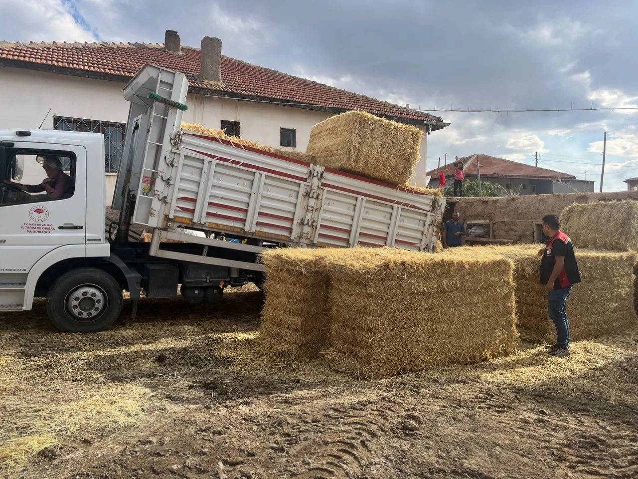 Bünyan’da Yangında 4 Bin Saman Balyası Yandı, Vatandaşımıza Destek Gecikmedi — haber görseli