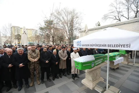 Bolu'daki Yangında Hayatını Kaybeden Eslem Uyanık Kayseri'de Son Yolculuğuna Uğurlandı — haber görseli