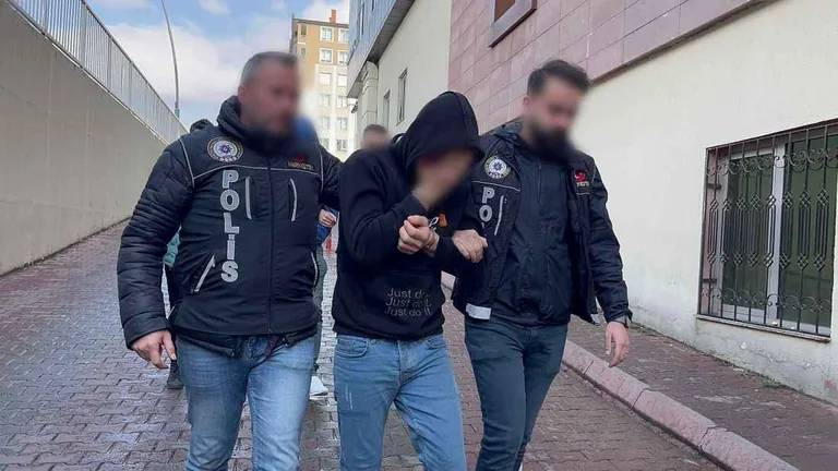 Kayseri'de Uyuşturucu Operasyonunda Suç Makinası 2 Şahıs Yakalandı — haber görseli