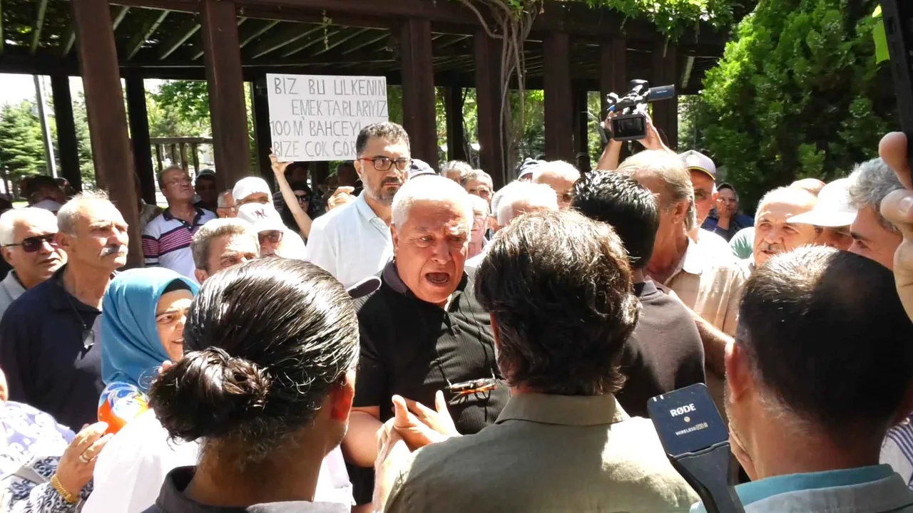 Hobi Bahçesi Kura Çekiminde Gerilim! Kurada çıkmayanlar belediyeye yürüdü — haber görseli