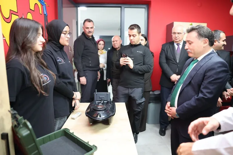 Kayseri Valisi Gökmen Çiçek’ten GÖKTİM’e Ziyaret: Genç Mucitlerle Bir Araya Geldi — haber görseli
