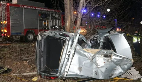 Tokat'ta Korkunç Kaza: Kontrolden Çıkan Araç 3 Gence Mezar Oldu — haber görseli