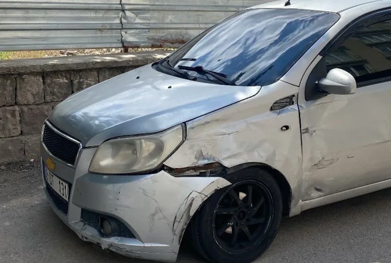 Korkunç Kaza: Otomobille Çarpışan Motosiklet Dükkanın İçine Girdi! — haber görseli