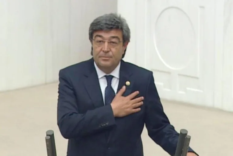 İYİ Parti Kayseri’de vekilsiz kaldı!  Dursun Ataş’tan Sürpriz İstifa — haber görseli