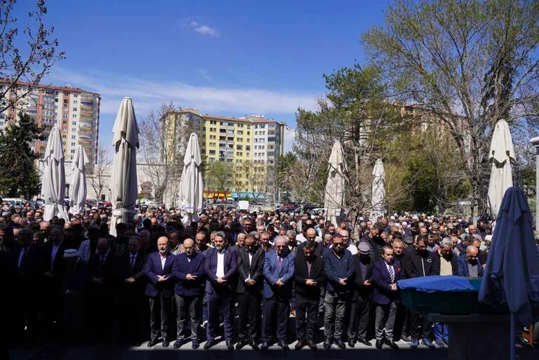 CHP Kayseri İl Başkanı Feyzullah Keskin'in oğlu Hüseyin Keskin Son Yolculuğuna Uğurlandı — haber görseli