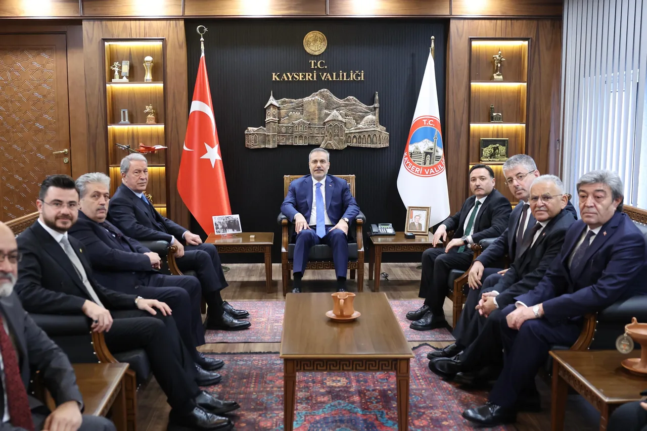  Dışişleri Bakanı Hakan Fidan , Kayseri Valisi Gökmen Çiçek'i Makamında Ziyaret Etti — haber görseli