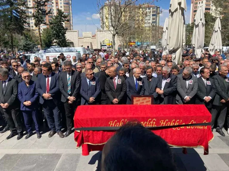 CHP Kayseri İl Başkanı Feyzullah Keskin'in oğlu Hüseyin Keskin Son Yolculuğuna Uğurlandı — haber görseli