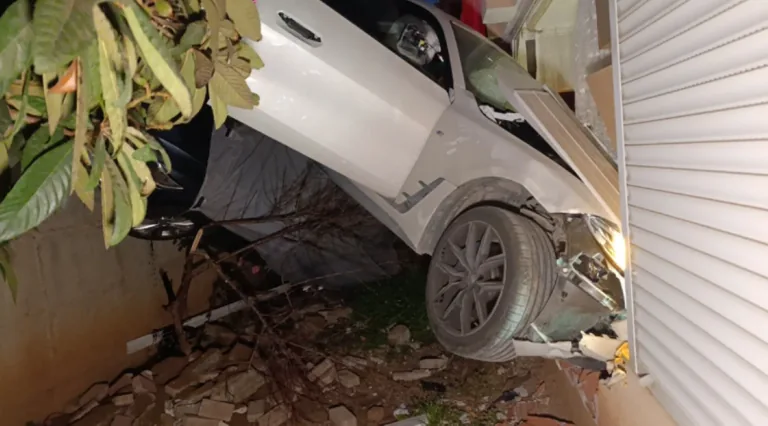 Antalya'da uyuşturucu etkisindeki avukat ortalığı savaş alanına çevirdi — haber görseli