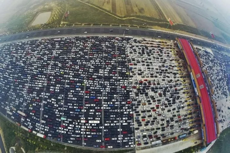AK Partili Miroğlu'nun Paylaşımı Olay Oldu: Cilvegözü Diye Paylaştı, Çin Trafiği Çıktı! — haber görseli