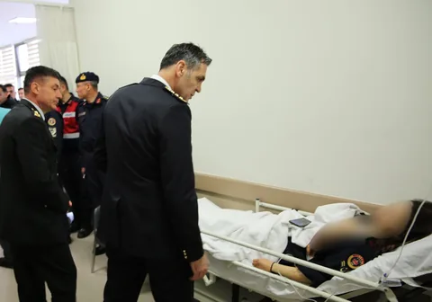 Kayseri Emniyet Müdürü Aydın, Feci Kazada Yaralanan Jandarma Personelini Ziyaret Etti — haber görseli