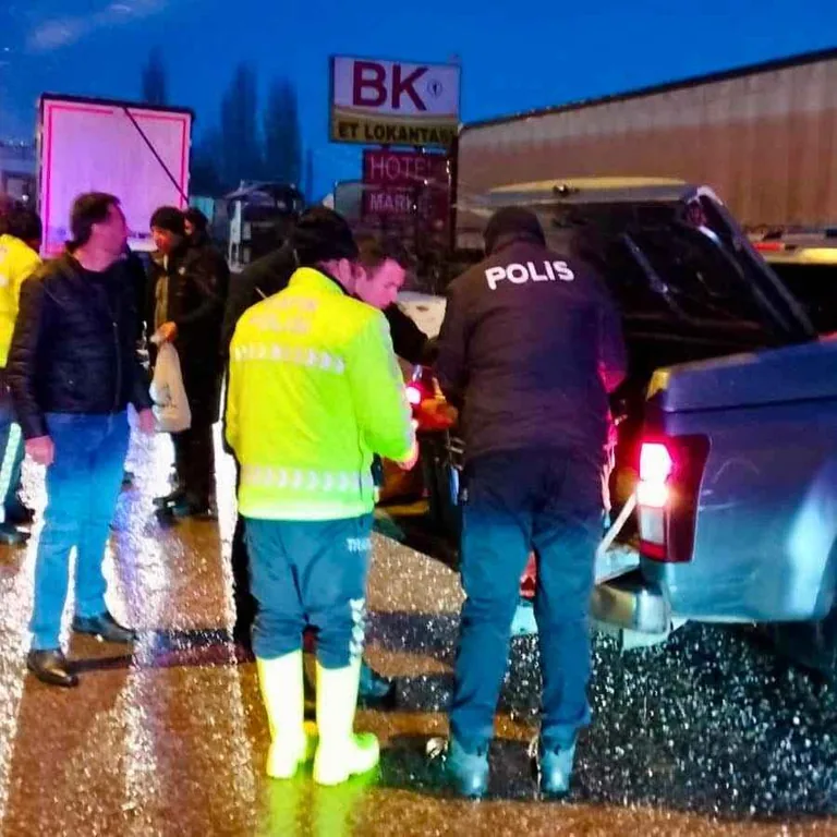 Pınarbaşı' da Yolda Kalanlara Sıcak Çorba İkramı — haber görseli