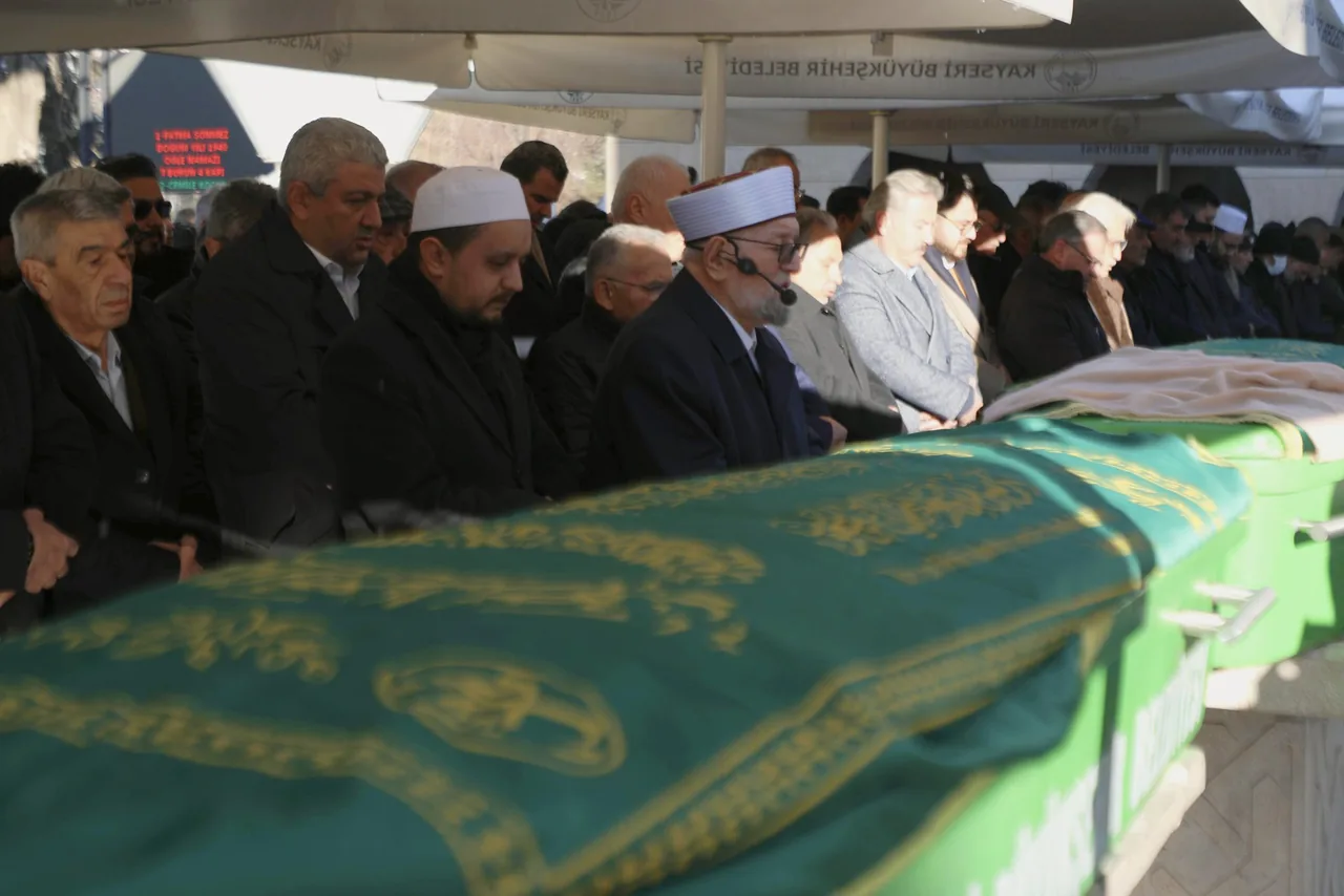 Eski Diyanet İşleri Başkan Yardımcısı Nursaçan'ın Eşi Pakize Nursaçan, Son Yolculuğuna Uğurlandı — haber görseli