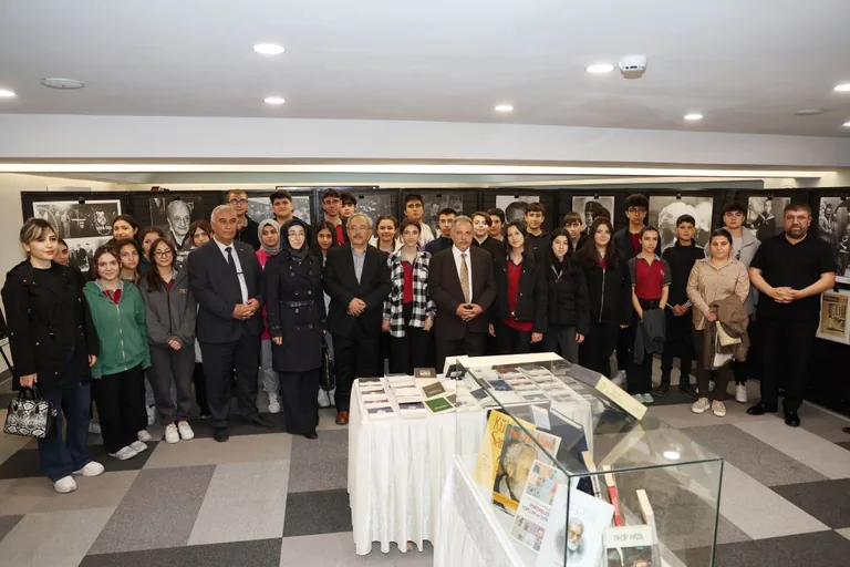 TALAS’TA HER YÖNÜYLE NECİP FAZIL KISAKÜREK SERGİSİ — haber görseli