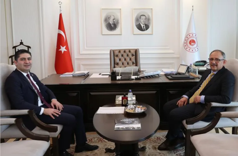 Vekil Özdemir ve Bakan Özhaseki Pınarbaşı seçimlerini masaya yatırdı — haber görseli
