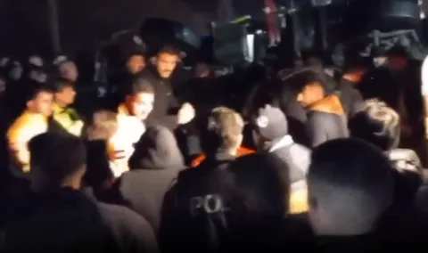 Kaza Yapan Araca Müdahale Eden Polislere Tır Çarptı: 1 Şehit, 1 Yaralı — haber görseli