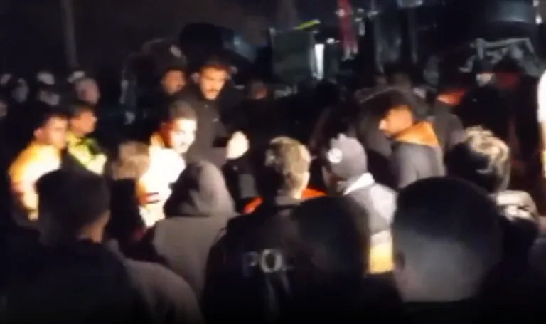 Kaza Yapan Araca Müdahale Eden Polislere Tır Çarptı: 1 Şehit, 1 Yaralı — haber görseli
