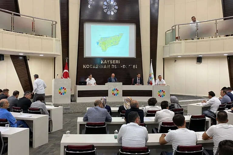 Kocasinan Belediye Meclisinde gergin anlar: Selim Alpaslan ve Ahmet Çolakbayrakdar Arasında Tansiyon Yükseldi — haber görseli