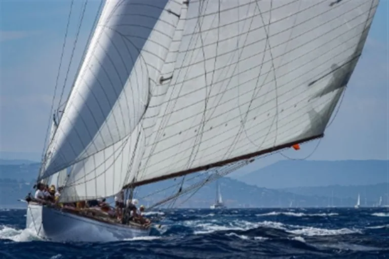 Bodrum Açıklarında Tehlike! KIYEM-6 Harekete Geçti: Sürüklenen 38 Metrelik Tekne Kurtarıldı — haber görseli