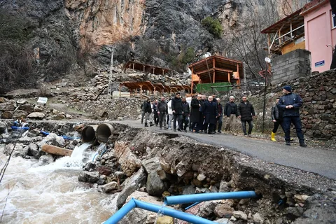Geçmiş Olsun Yahyalı: Başkan Büyükkılıç selin vurduğu Büyükçakır’da vatandaşın yanında! — haber görseli