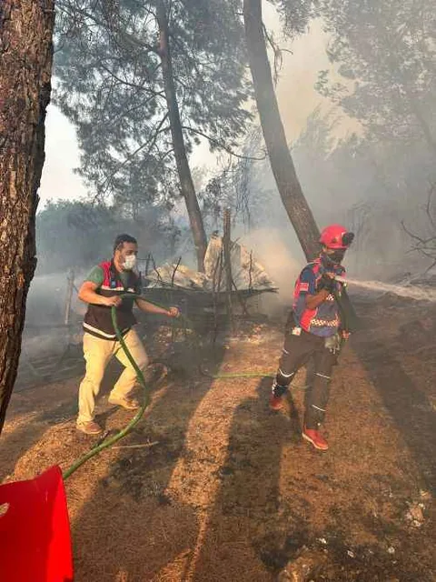 İzmir’de Alevlere Karşı Kayseri’den Destek! İSMAK ve KMK Yangın Bölgesinde — haber görseli