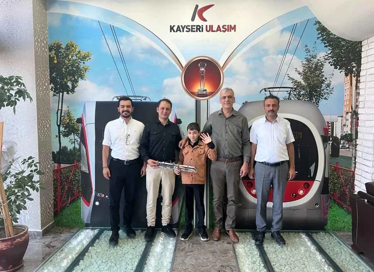 Kayseri'de Yürek Isıtan Sürpriz: Tramvay Tutkunu Miraç'ın Hayali Gerçek Oldu — haber görseli