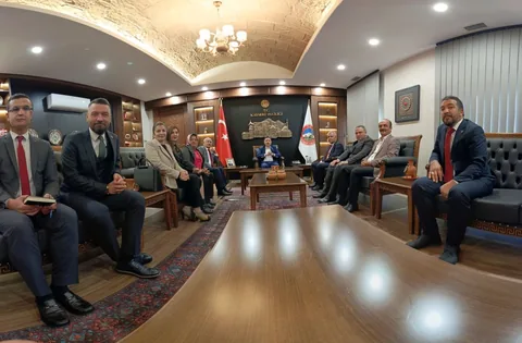 Kayseri Valisi Çiçek, Muhtarların Memleket Meselesindeki Rolüne Dikkat Çekti — haber görseli