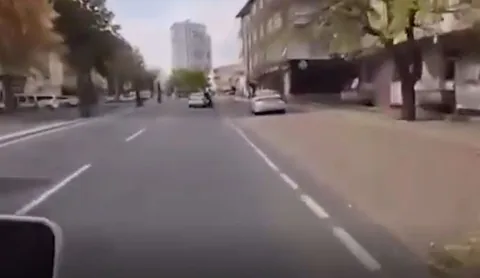 Akıl Almaz Kaza! Hatalı Şerit Değiştirdi, Motosikletliye Çarptı: Sürücü Gözaltında — haber görseli