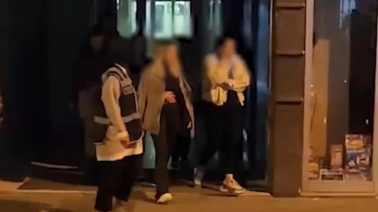 Masaj Salonlarına Baskın! Kayseri Emniyetinden 13 Adrese Fuhuş Operasyonu, 12 Kişi Gözaltında — haber görseli
