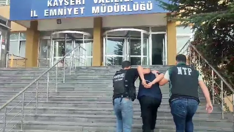 Uyuşturucu ve Hırsızlık Suçundan 13 Yıl Hükümlü Cezaevi Firarisi Yakalandı — haber görseli