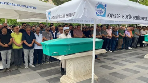 Ofisinde Başından Vurularak Öldürülen Avukat, Defnedildi — haber görseli