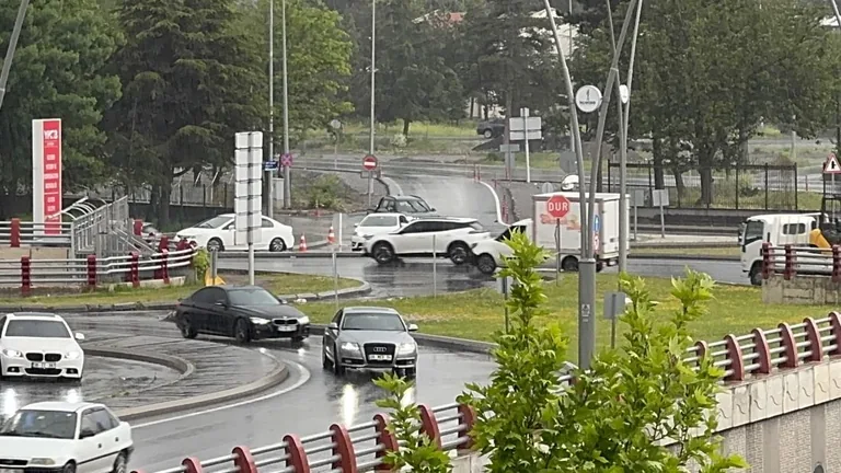 Kayseri’de sağanak etkili oldu! Yağışın gece saatlerine kadar sürmesi bekleniyor — haber görseli