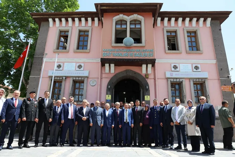Başkan Büyükkılıç Bayramlaşma Programlarına Katıldı — haber görseli