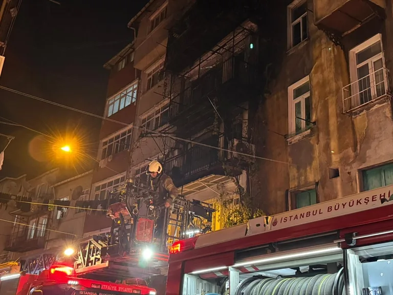  Beyoğlu’nda Kız İsteme Merasiminde Havai Fişek Gösterisi Faciaya Neden Oldu — haber görseli