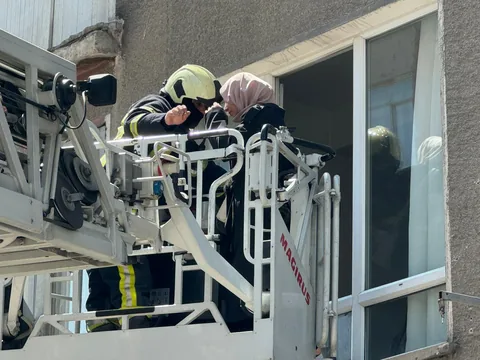 Sahabiye'de Yangın Alarmı! Mahsur Kalanlar Kurtarıldı: 1'i Bebek 5 Kişi Dumandan Etkilendi — haber görseli